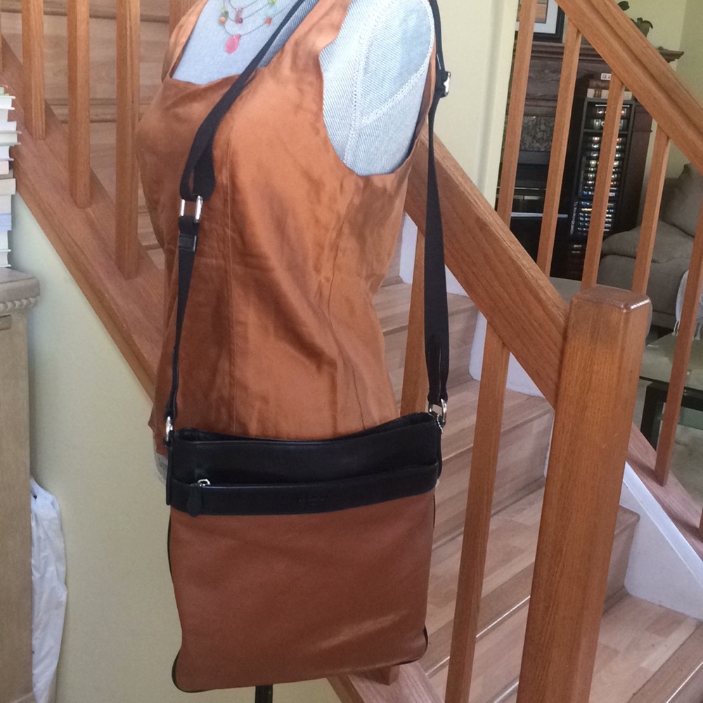 Coach shoulder leather  purse - Picture 3 of 8